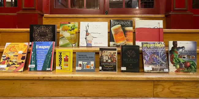 Dia-Internacional-del-Libro-y-bebidas-mexicanas (1)